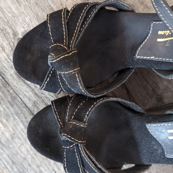 Sandals - Picture 2 of 5